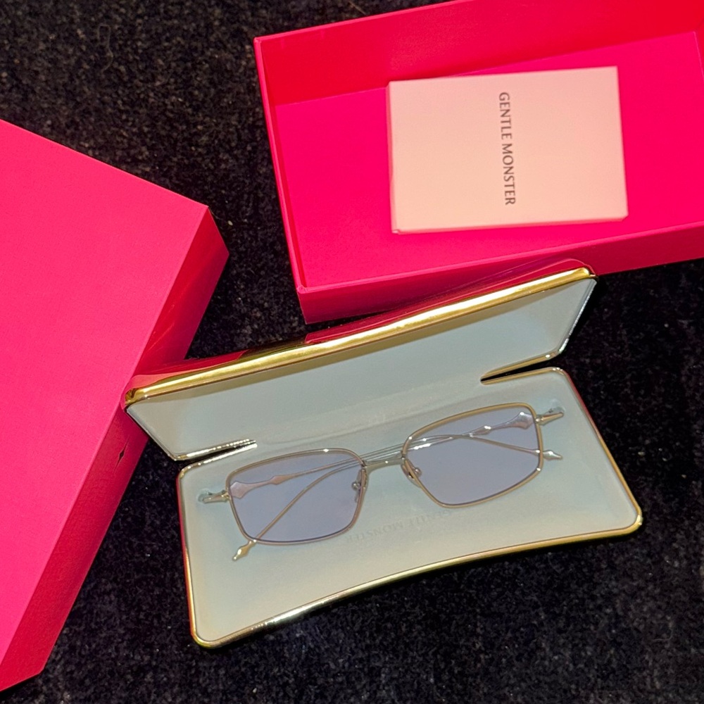 Gentle monster atomic 02 tinted glasses chrome frame New in box